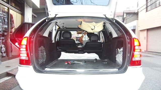 メルセデスベンツC180の画像です。